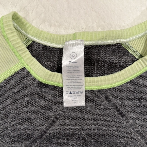 Ivivva Top in gray and green size 12 girls - Picture 3 of 3